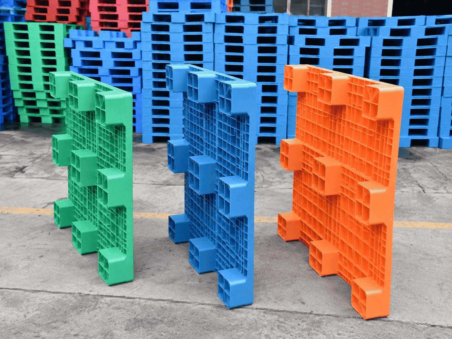 multi-color-flat-surface-printing-pallets-stacking-side-view multi-color-flat-surface-printing-pallets-stacking-side-view